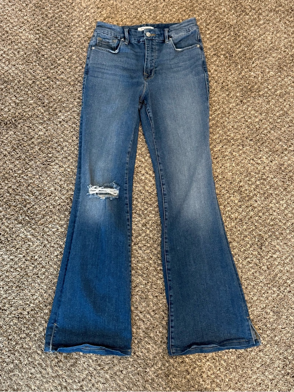 Good American Dark Blue Flare Jeans with Distressed Knee 8/29